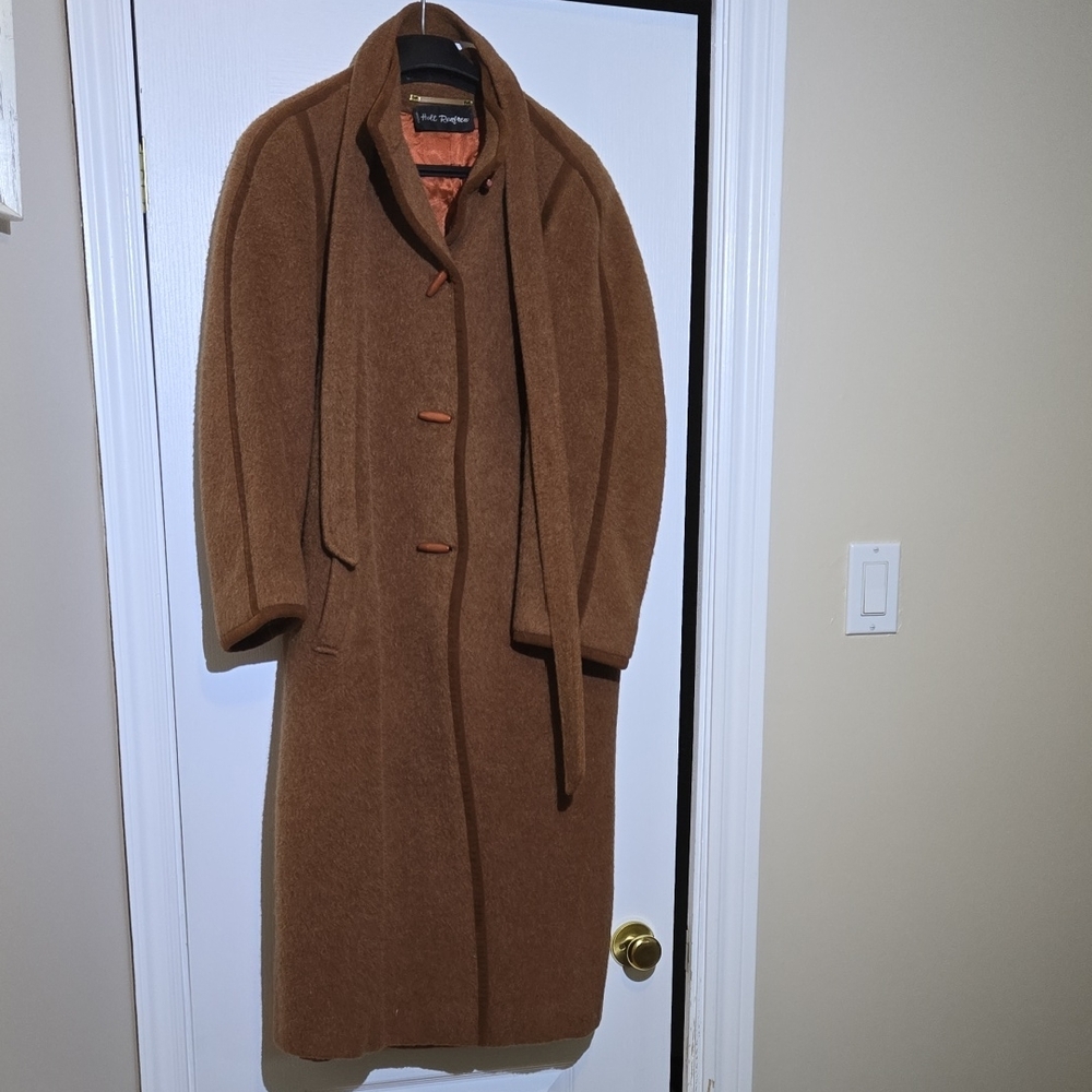 Elegant Tan Wool Trench Coat - Picture 2 of 8